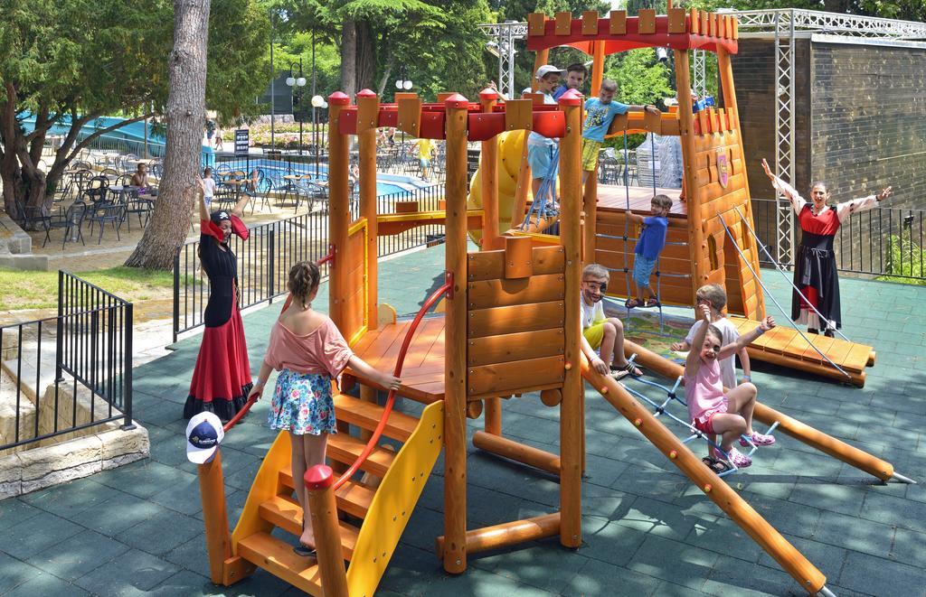 Melia Grand Hermitage All Inclusive Golden Sands Esterno foto Playground in the park