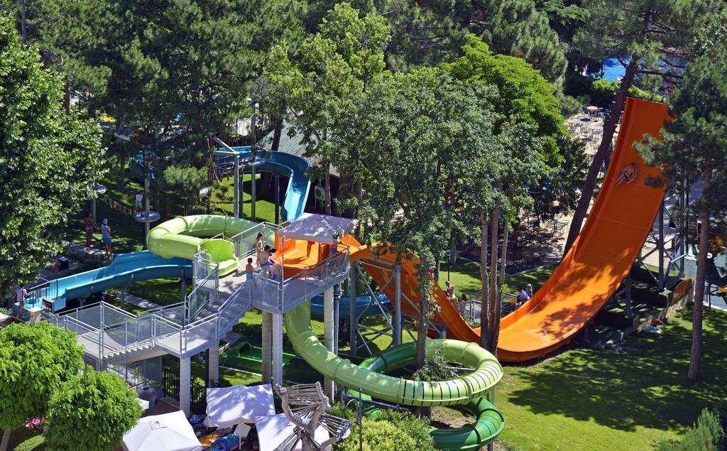 Melia Grand Hermitage All Inclusive Golden Sands Esterno foto The water park